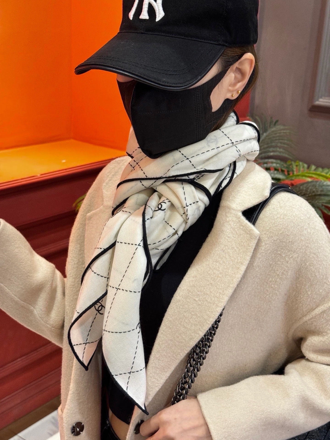 CHANEL 26S SCARF 140 IN CASHMERE AND SILK 307248