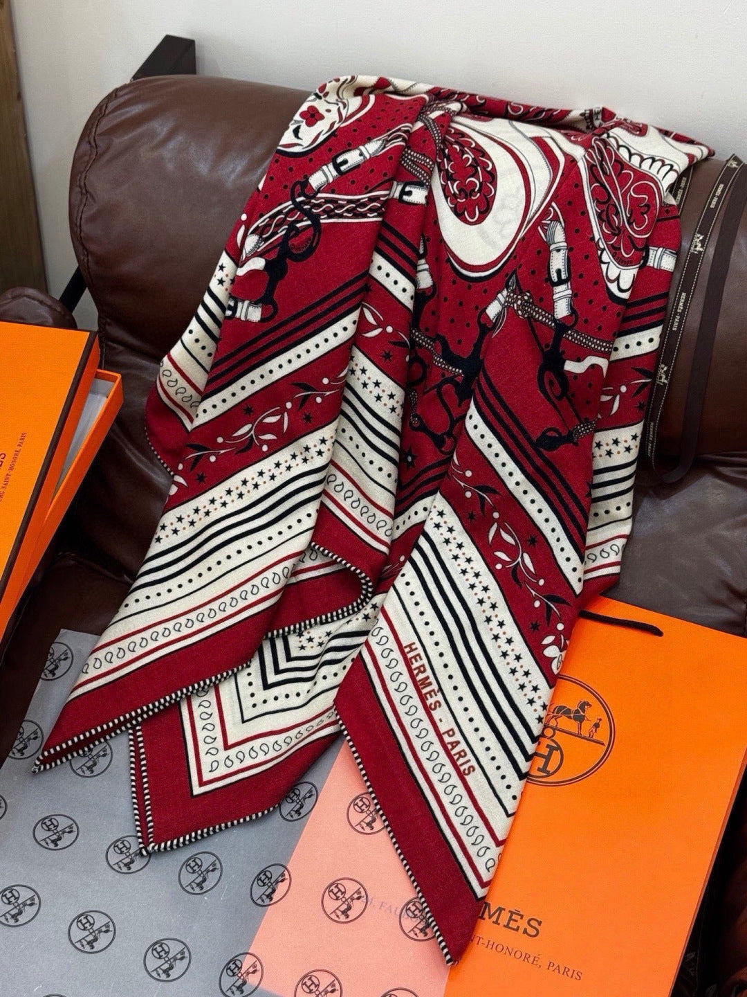 HERMES 26S PRINTED SQUARE SCARF 140 IN CASHMERE AND SILK 307279