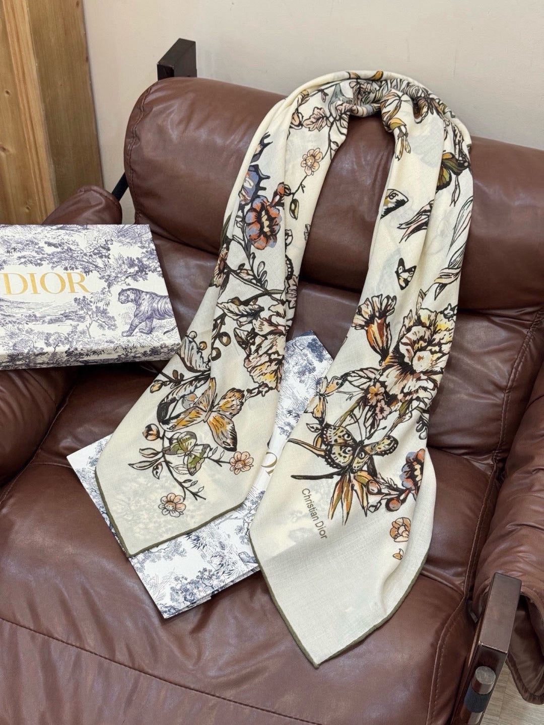 DIOR 26S SCARF 135CM IN CASHMERE SILK 309304