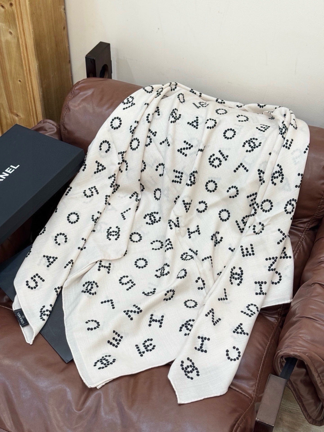 CHANEL 26S SCARF 135 IN CASHMERE AND SILK 309322