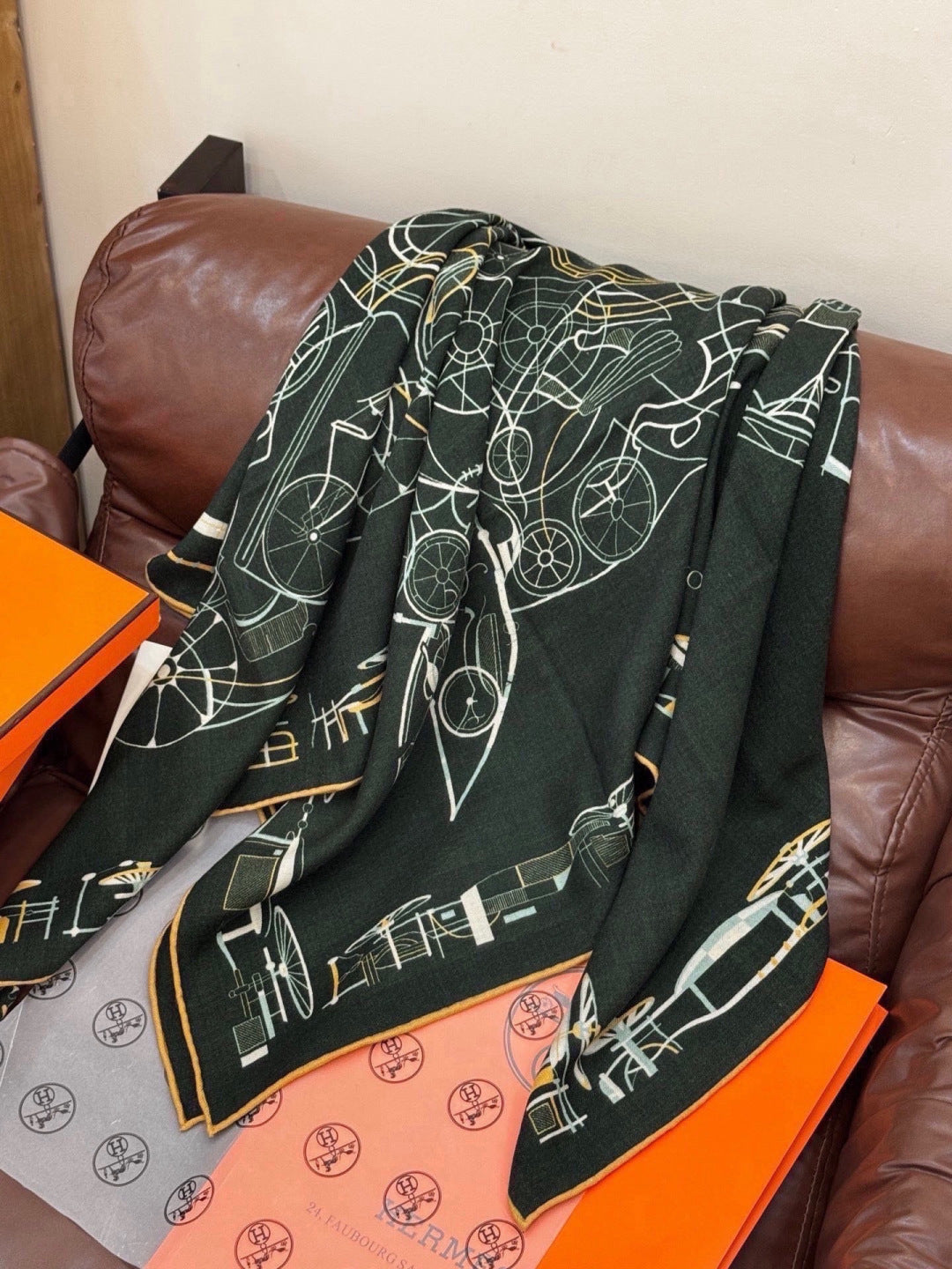HERMES 26S PRINTED SQUARE SCARF 140 IN SILK 311928