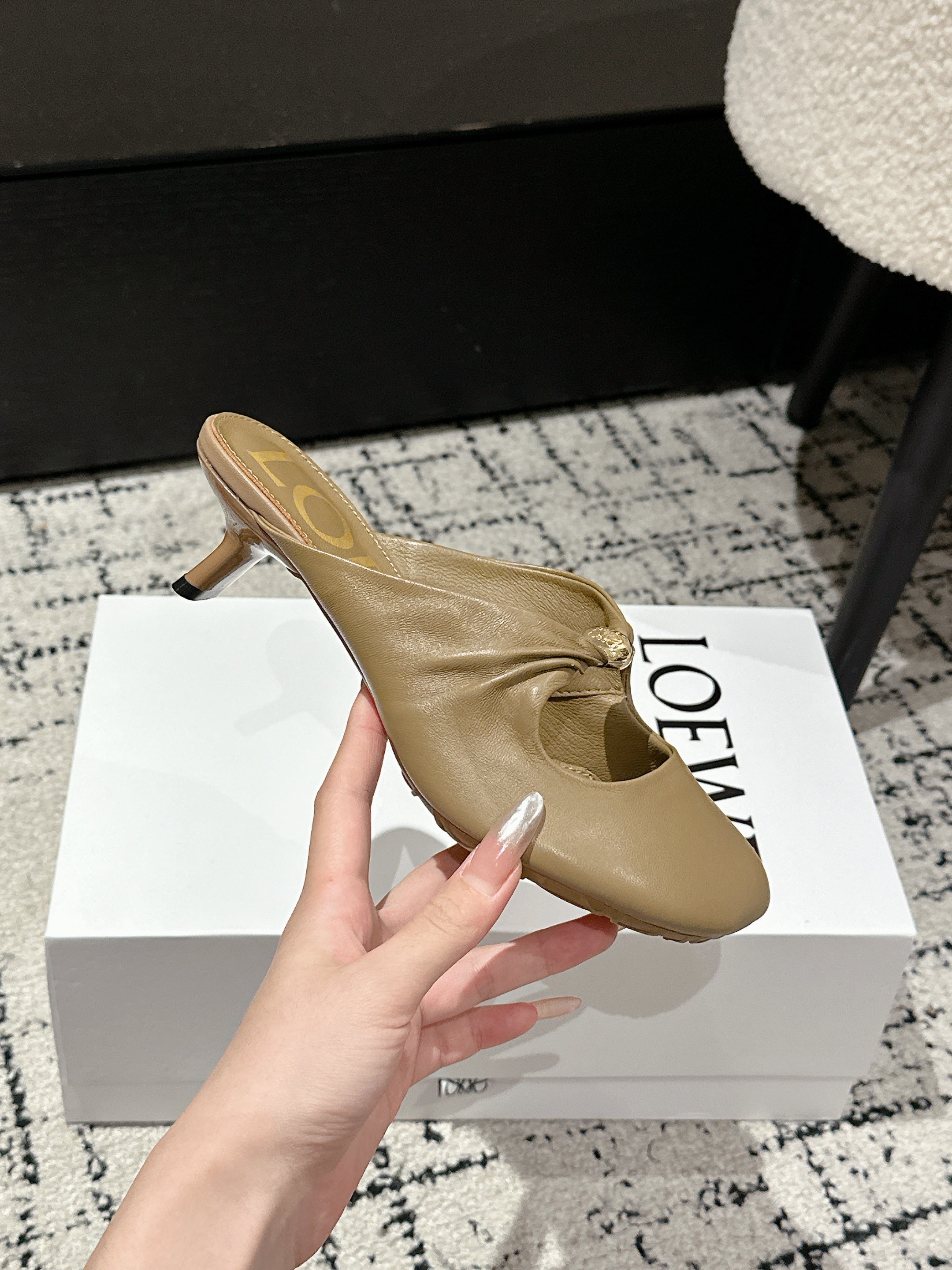 CHLOÉ 26S HIGH-HEELED MULES IN CAMEL BROWN CALFSKIN