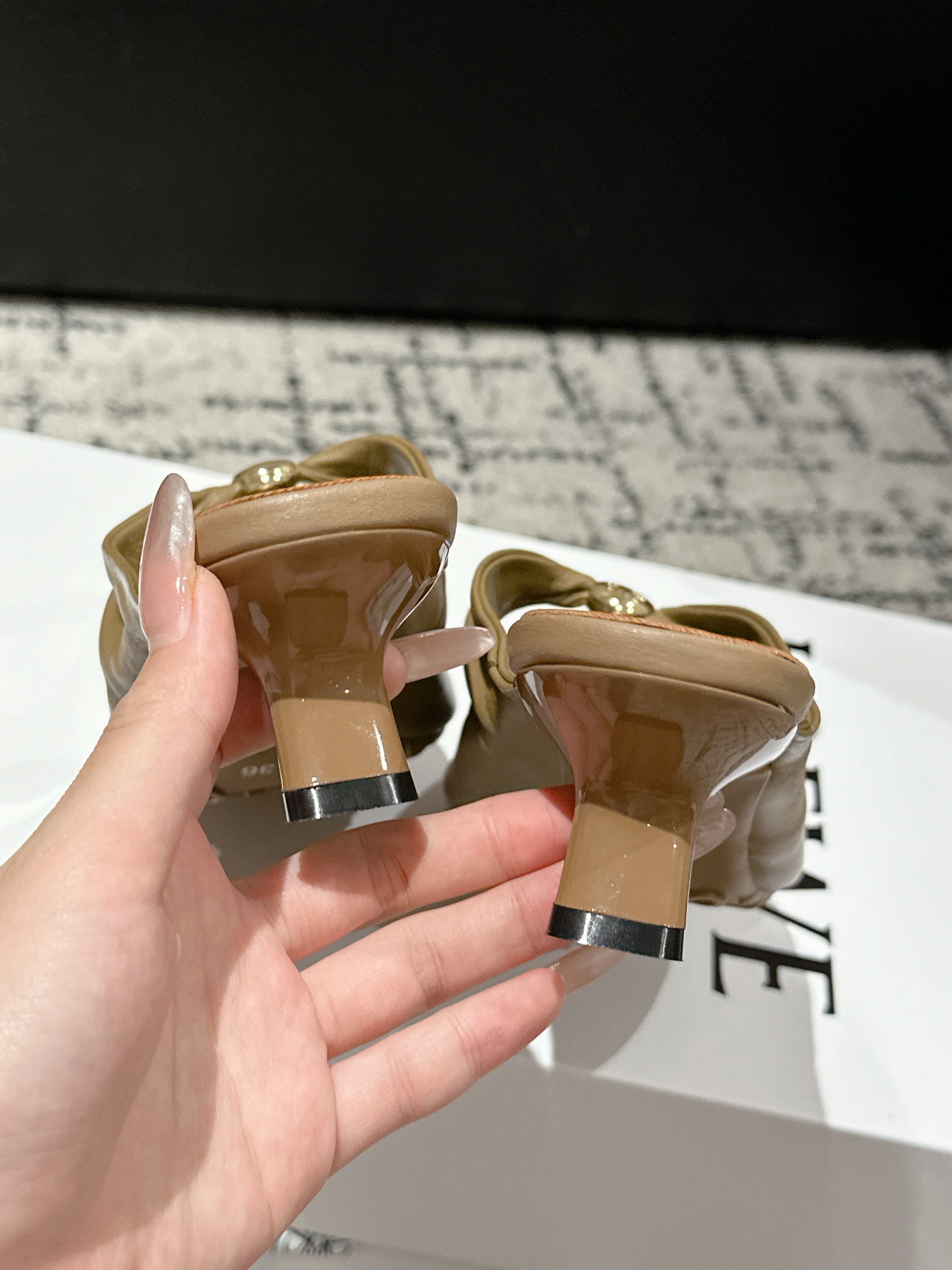 CHLOÉ 26S HIGH-HEELED MULES IN CAMEL BROWN CALFSKIN