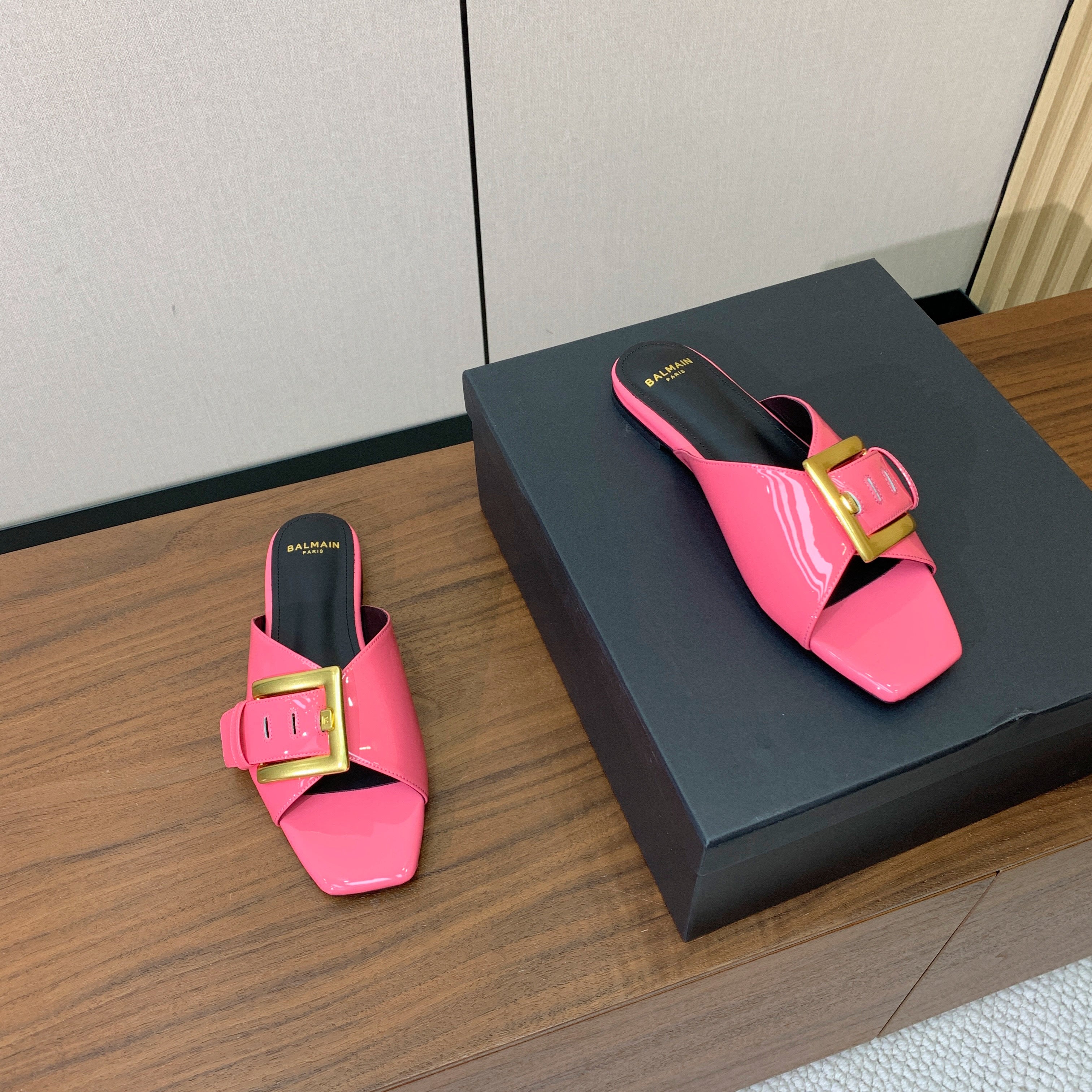 BALMAIN 26S B-BELT FLAT SANDALS IN PINK CALFSKIN