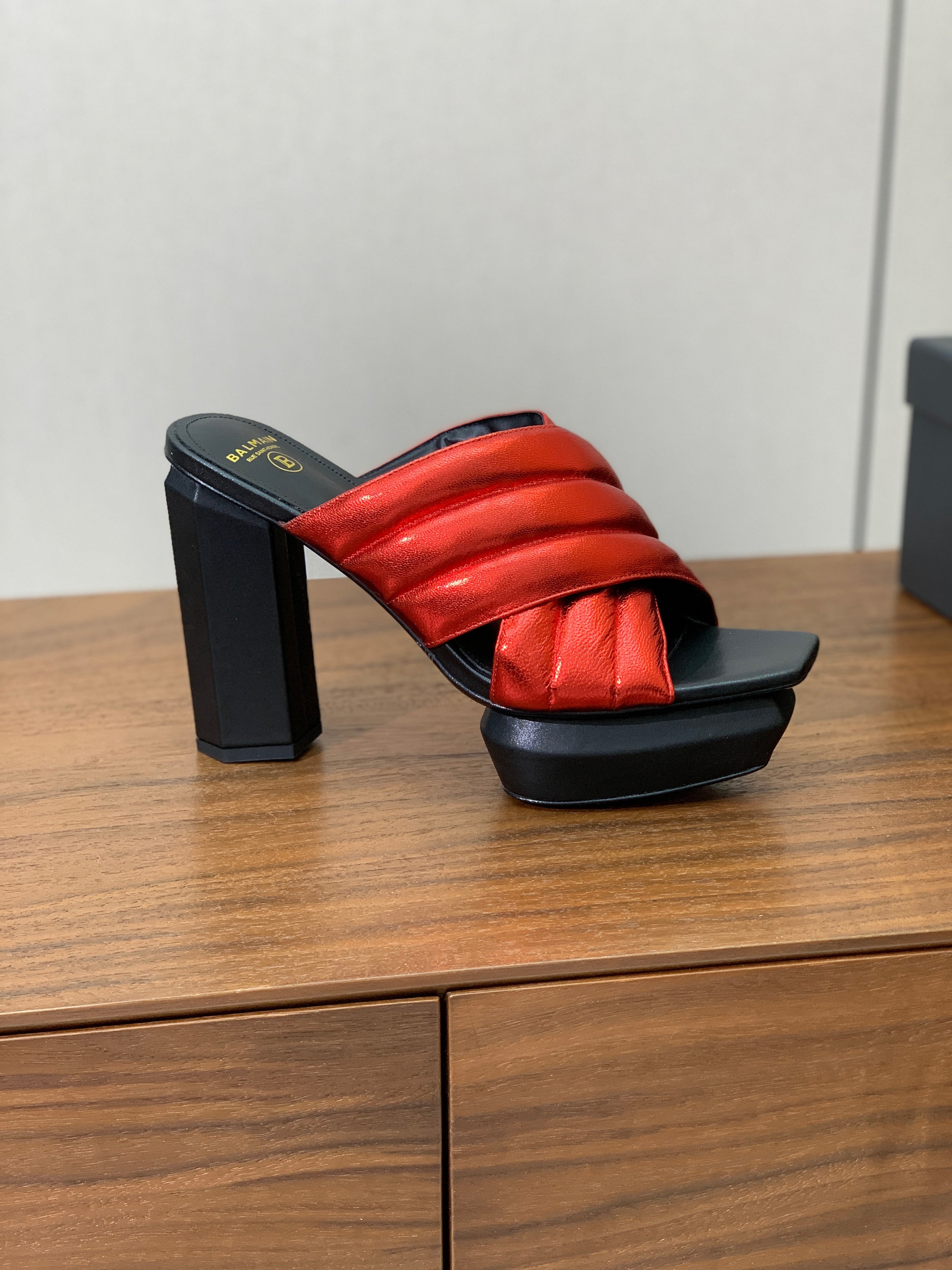 BALMAIN 26S QUILTED PLATFORM MULES 105 MM IN METALLIC RED CALFSKIN