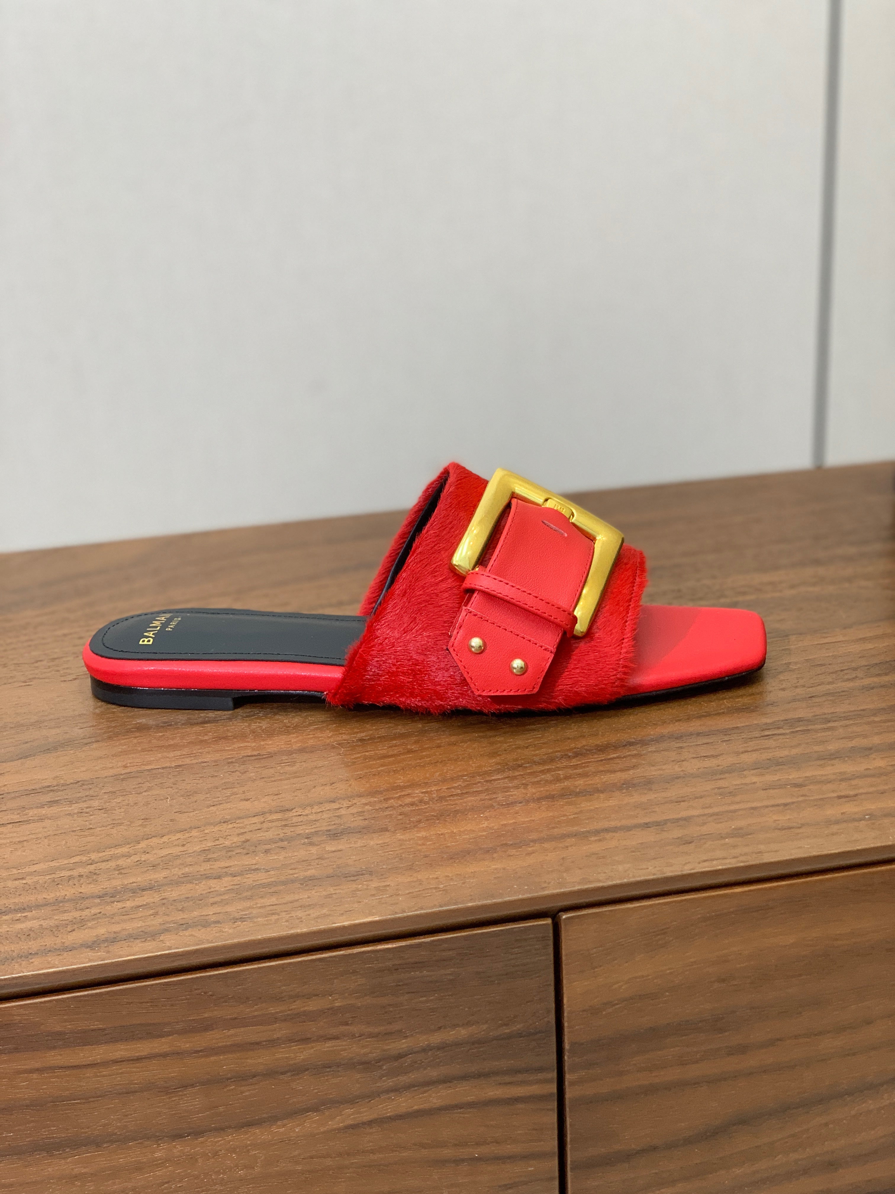 BALMAIN 26S B-BELT FLAT SANDALS IN RED CALFSKIN AND PONY HAIR