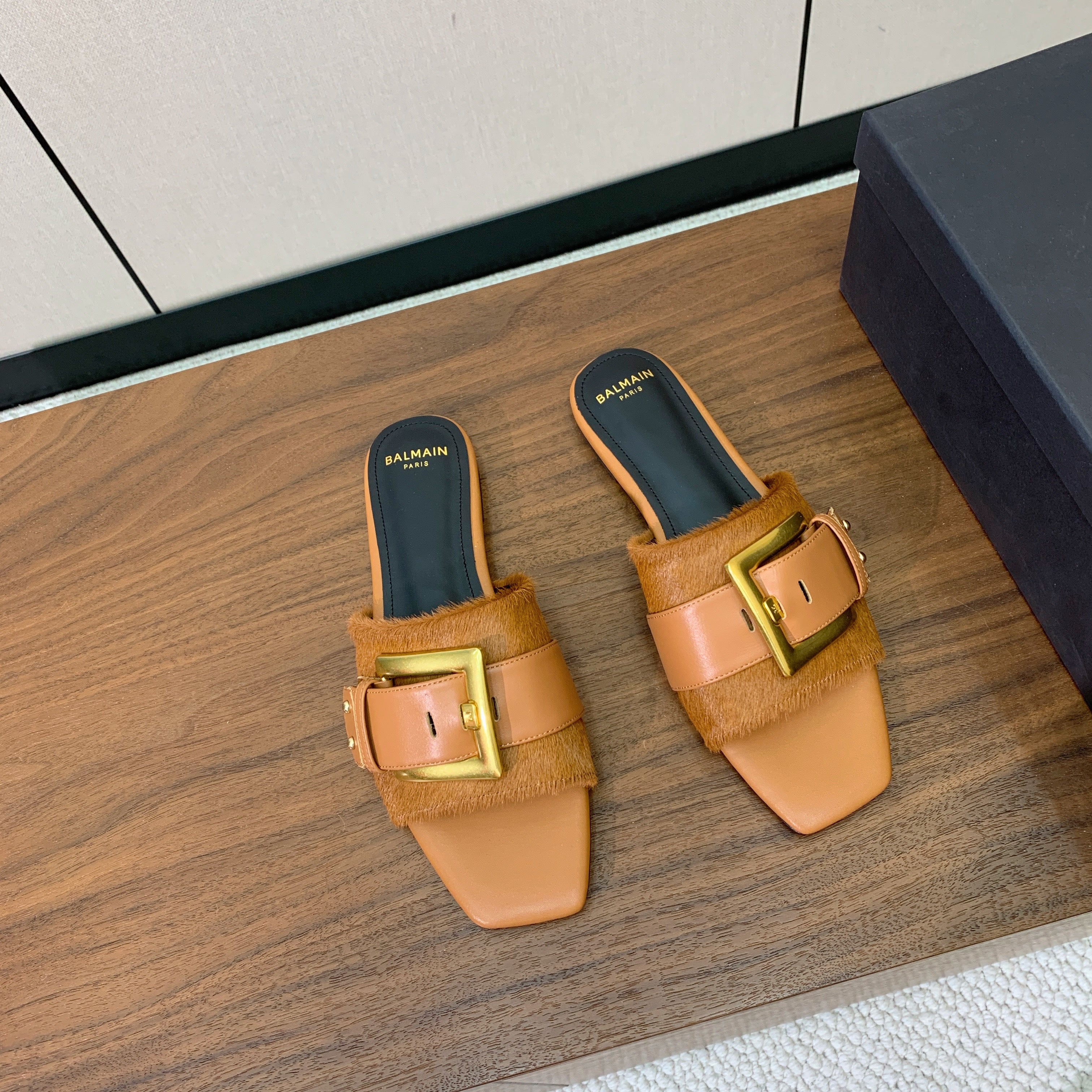 BALMAIN 26S B-BELT FLAT SANDALS IN LIGHT BROWN CALFSKIN AND PONY HAIR