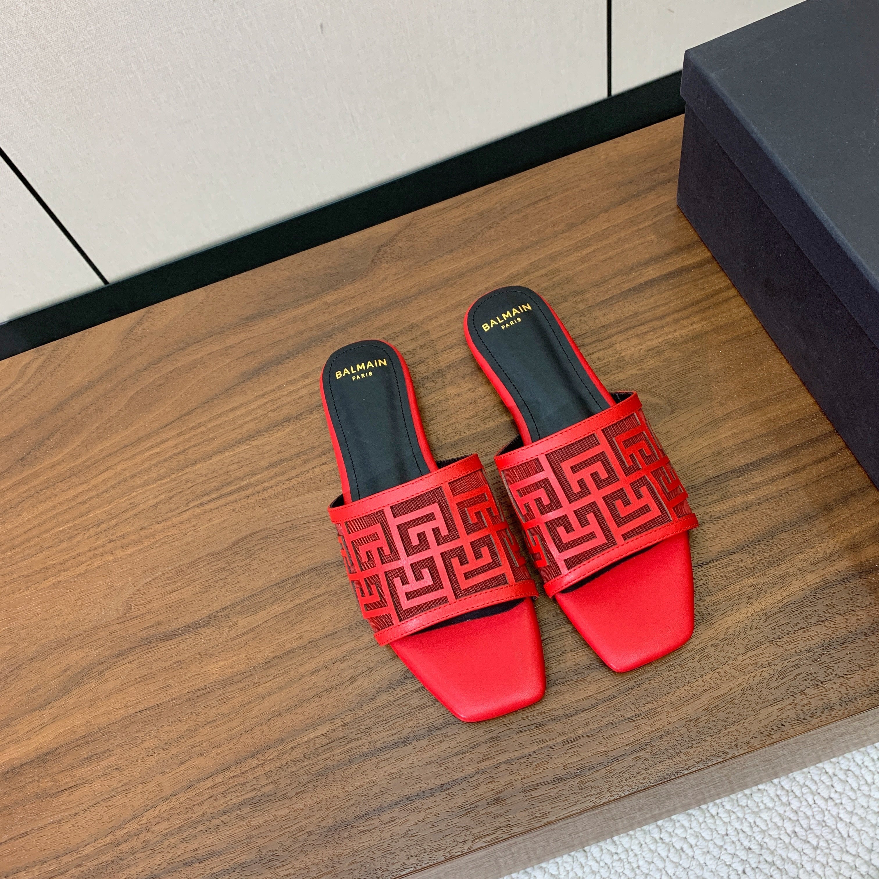 BALMAIN 26S FLAT SANDALS IN RED CALFSKIN AND MESH