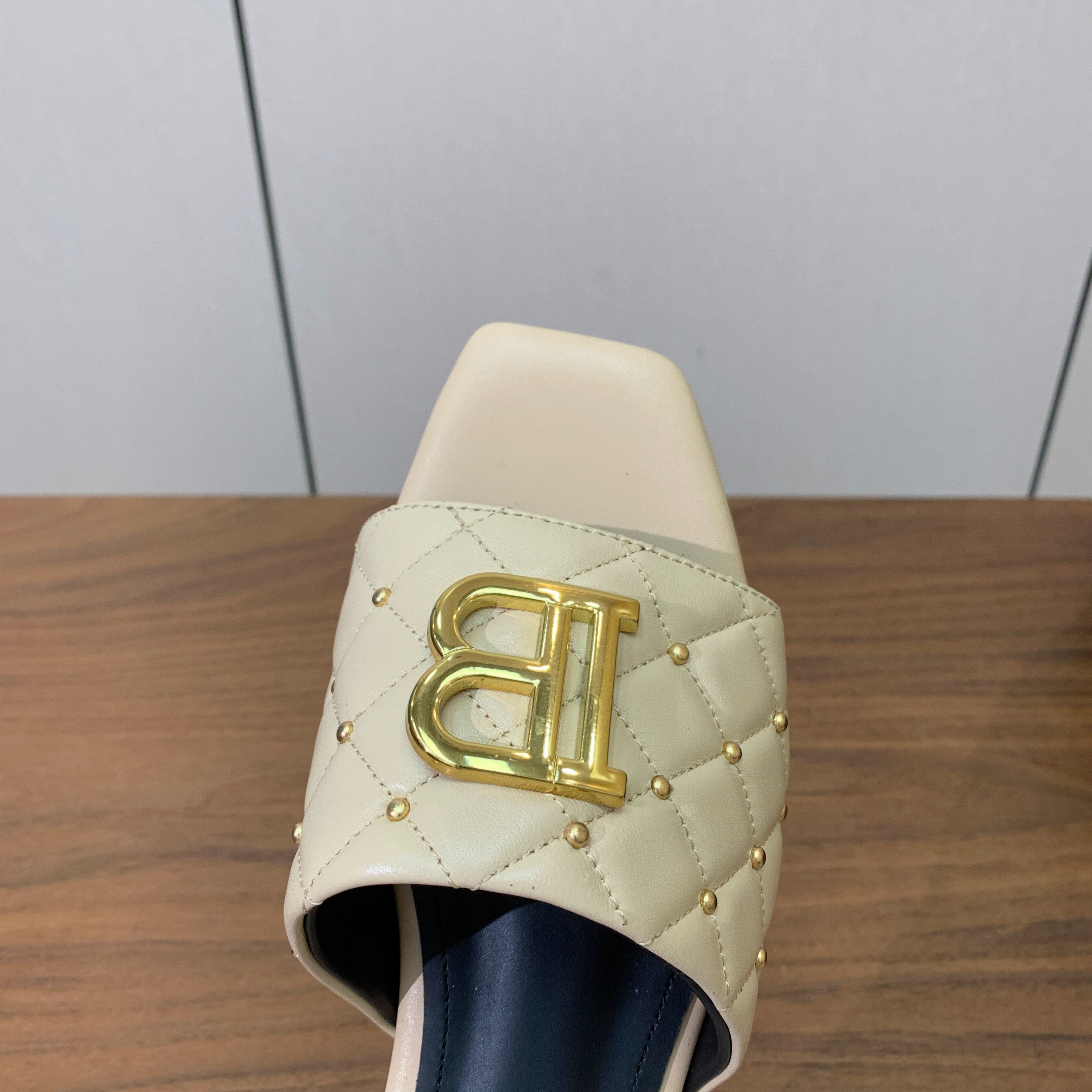 BALMAIN 26S QUILTED MULES IN BEIGE CALFSKIN