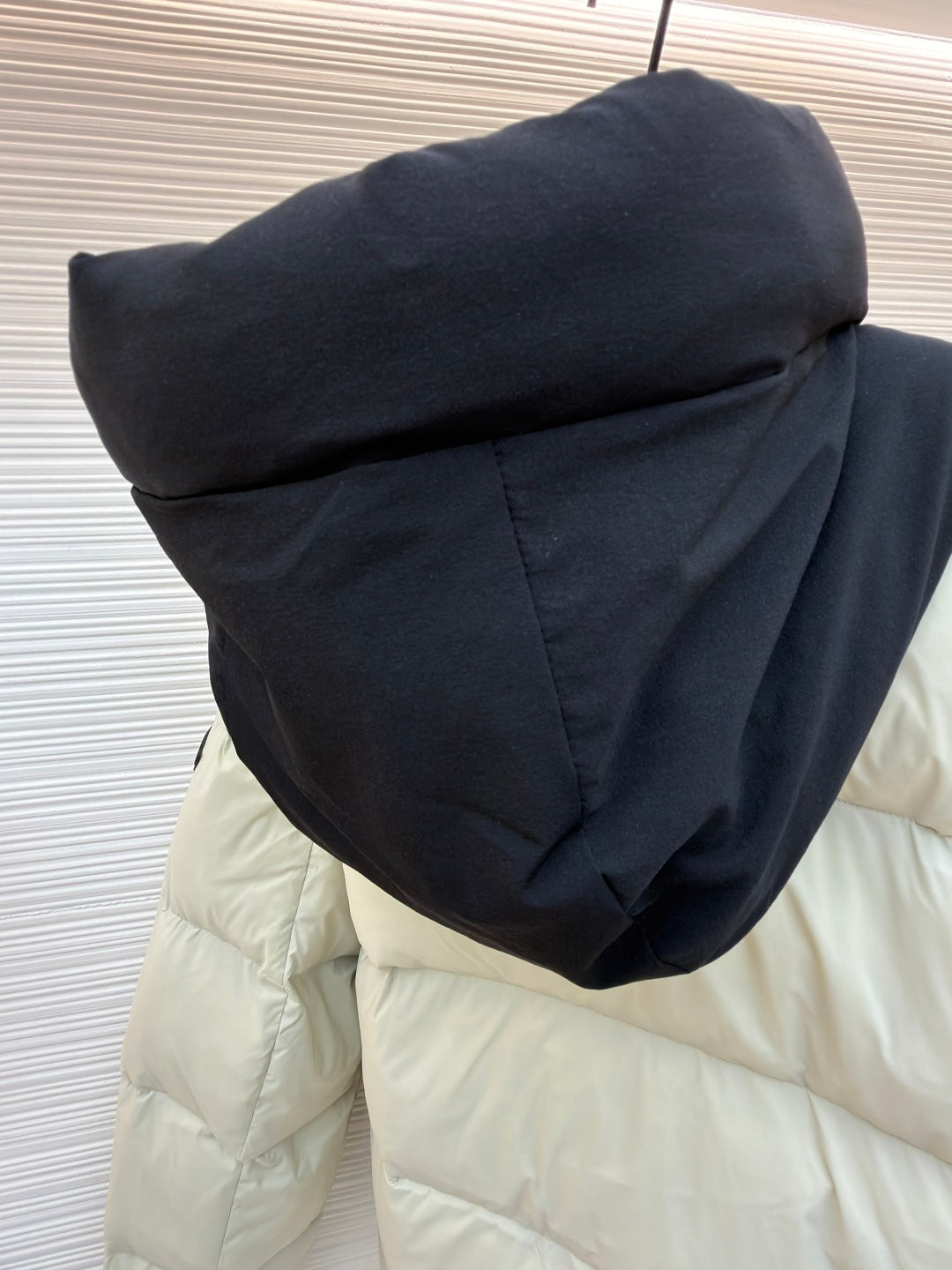 MONCLER 25S DOWN JACKET 216