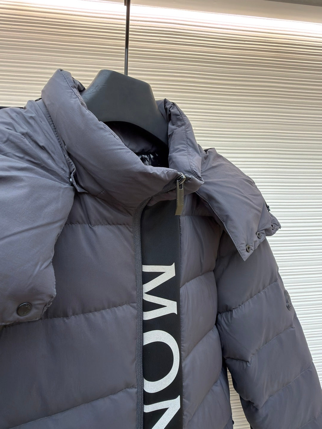 MONCLER 25S DOWN JACKET WITH DETACHABLE HOOD 250