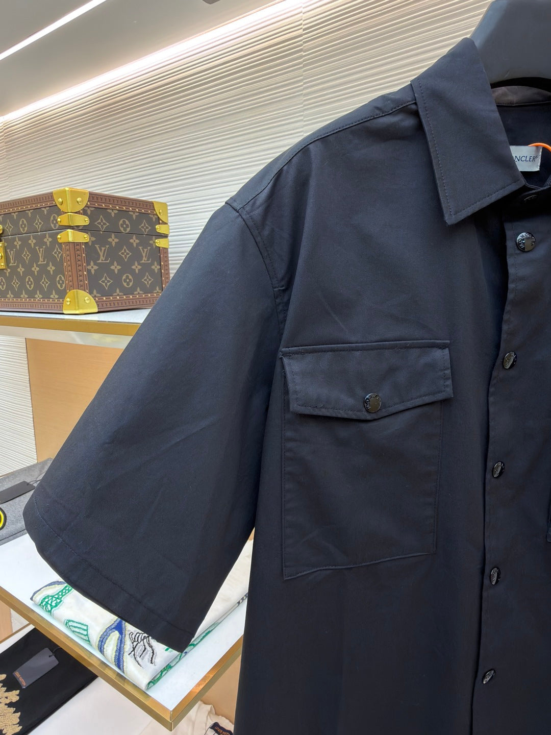 MONCLER 26S SHORT SLEEVE SHIRT 645