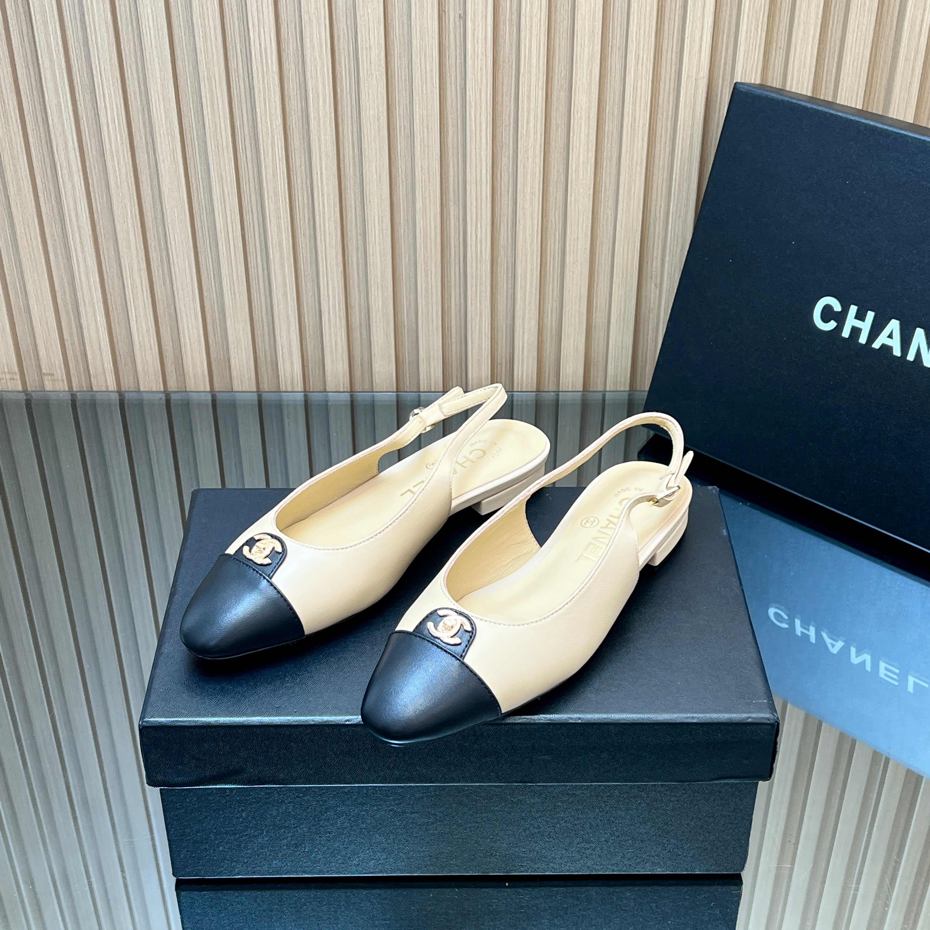 CHANEL 25S SLINGBACK FLATS IN BEIGE CALFSKIN GOLD HARDWARE