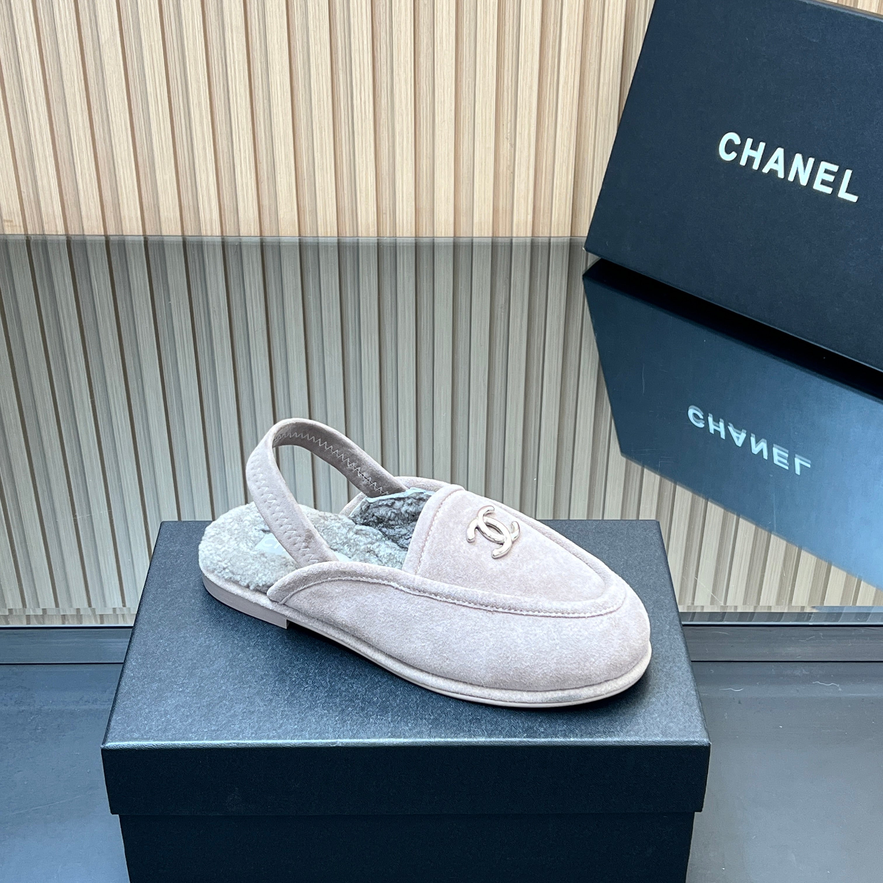 CHANEL 25S BACK STRAP MULE 15MM IN LIGHT PURPLE SUEDE AND WOOL SILVER HARDWARE
