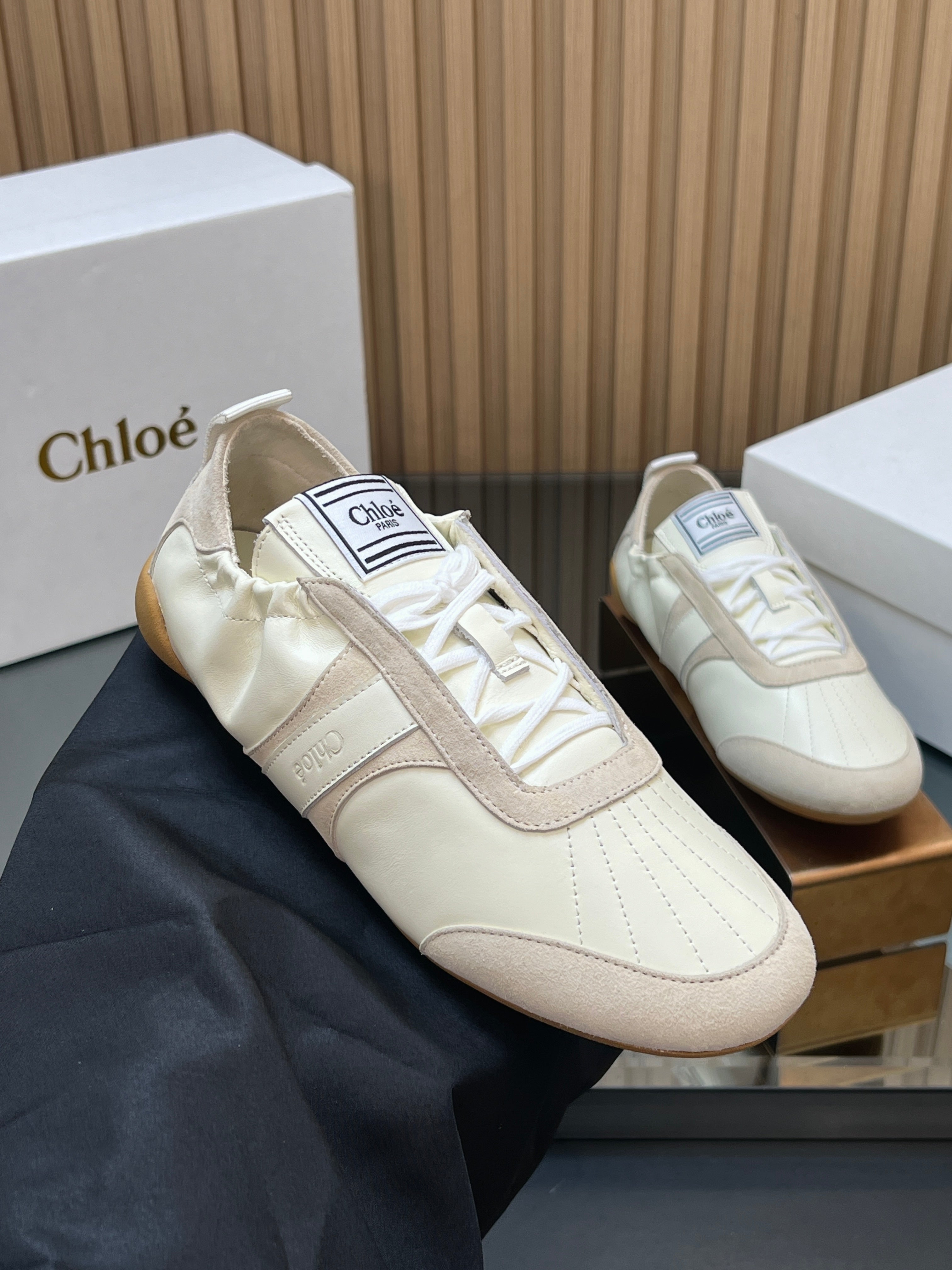 CHLOÉ 26S SNEAKERS IN CREAM WHITE CALFSKIN AND LIGHT PINK SUEDE
