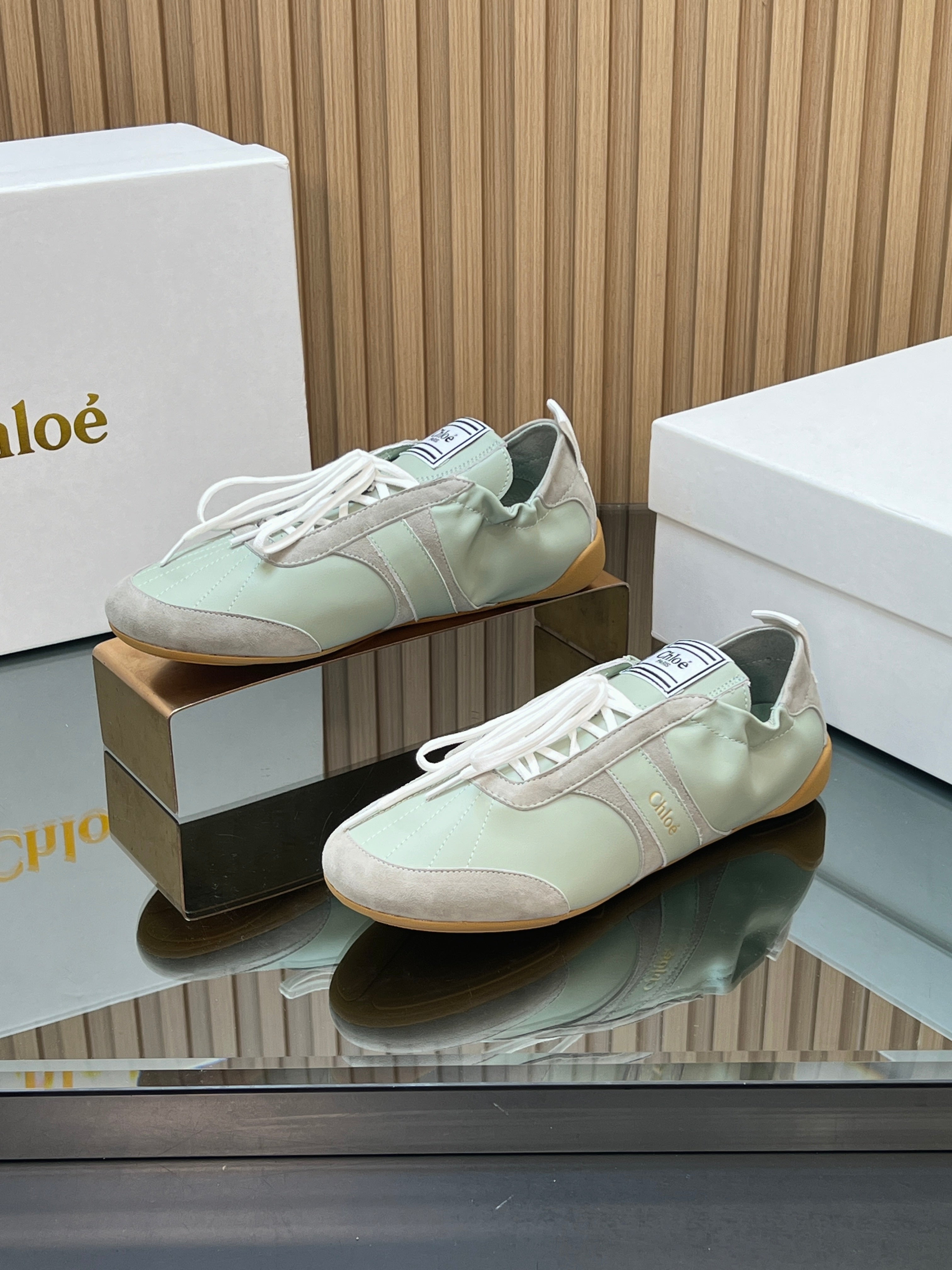 CHLOÉ 26S SNEAKERS IN LIGHT GREEN CALFSKIN AND GREY SUEDE
