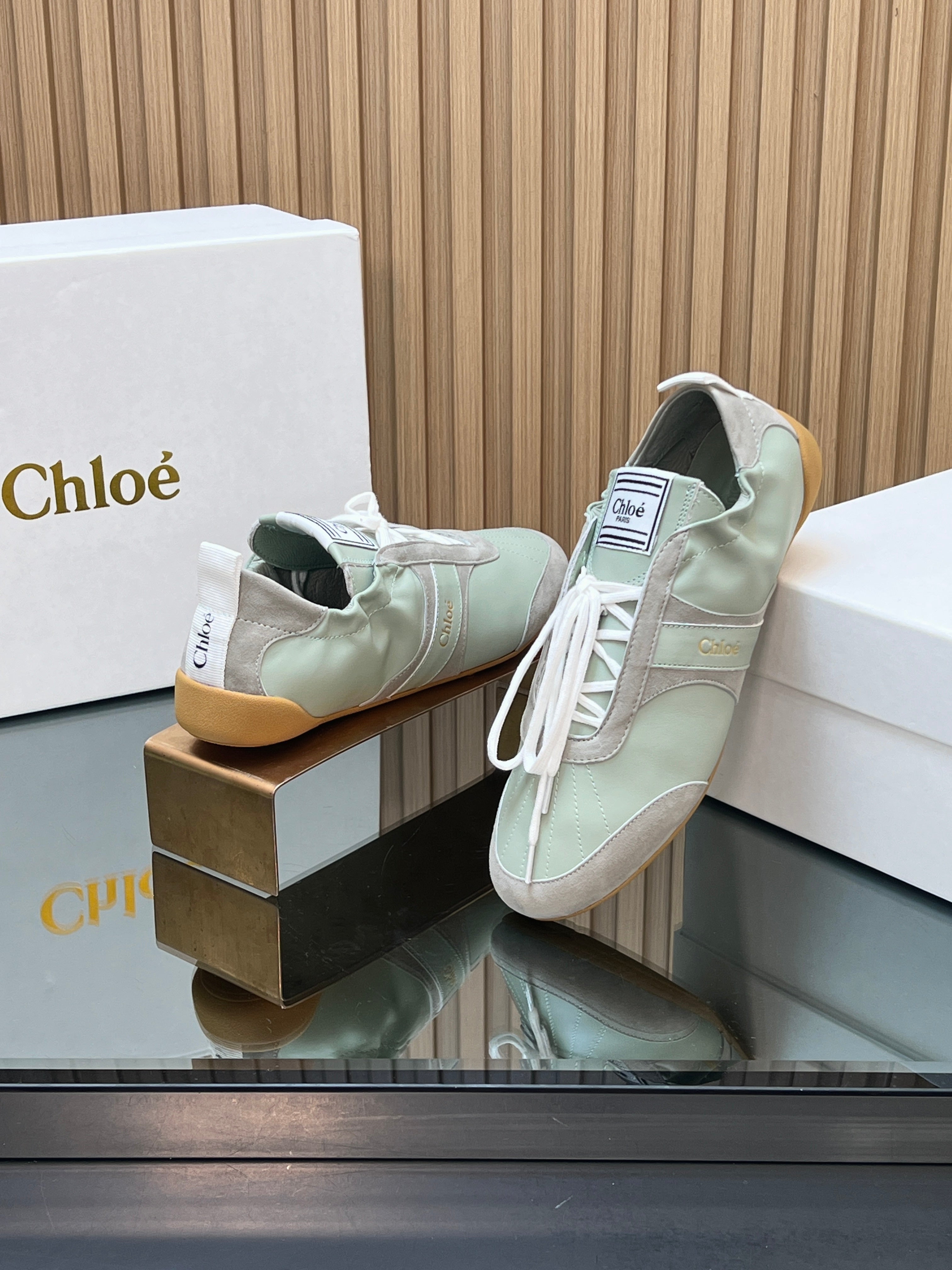 CHLOÉ 26S SNEAKERS IN LIGHT GREEN CALFSKIN AND GREY SUEDE