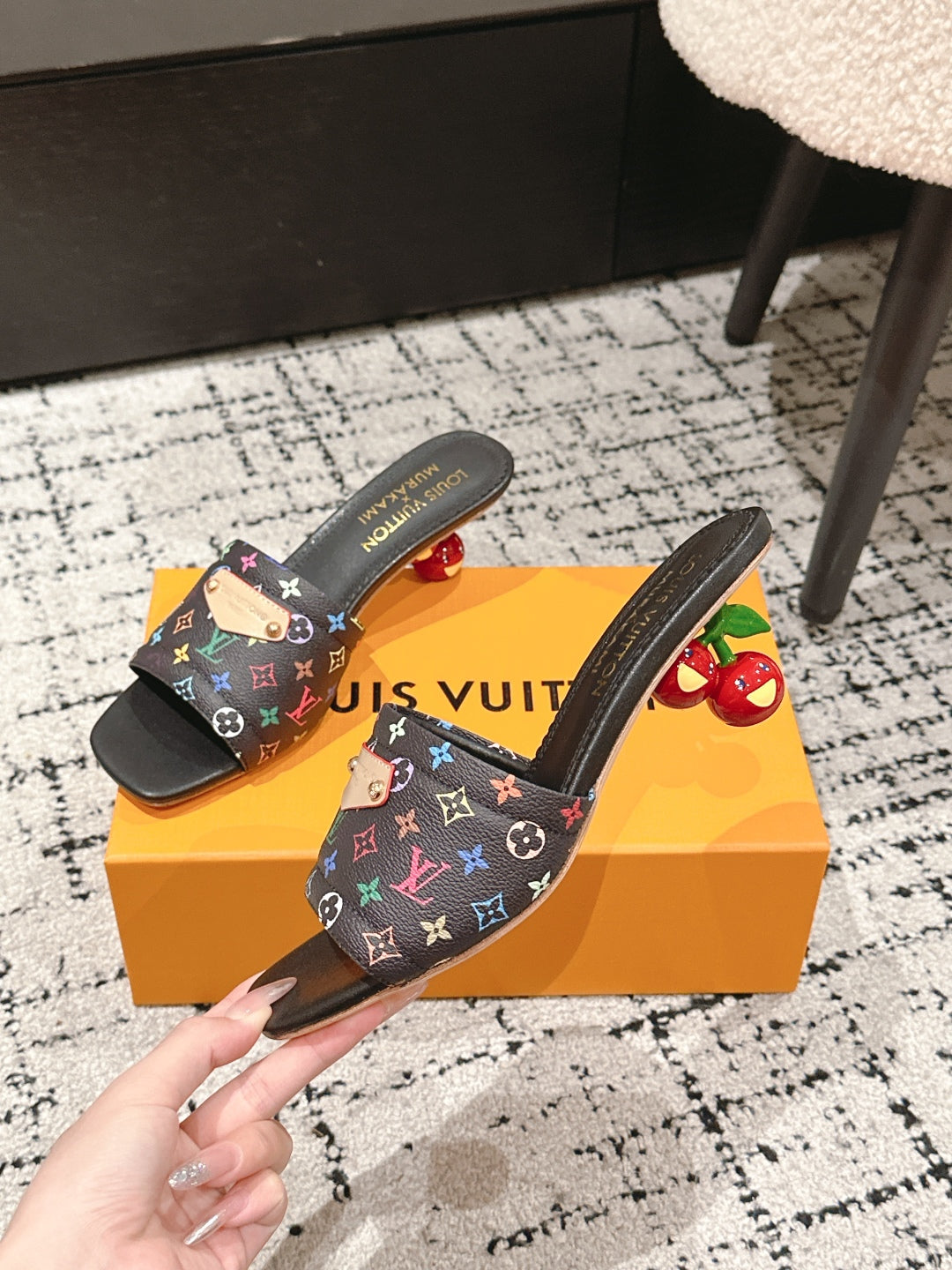 LV CHERRY HIGH HEELS 25S 55 MM IN BLACK CALFSKIN STYLE 14