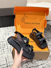 LV WEDGE SANDALS 25S 55 MM IN BLACK CALFSKIN