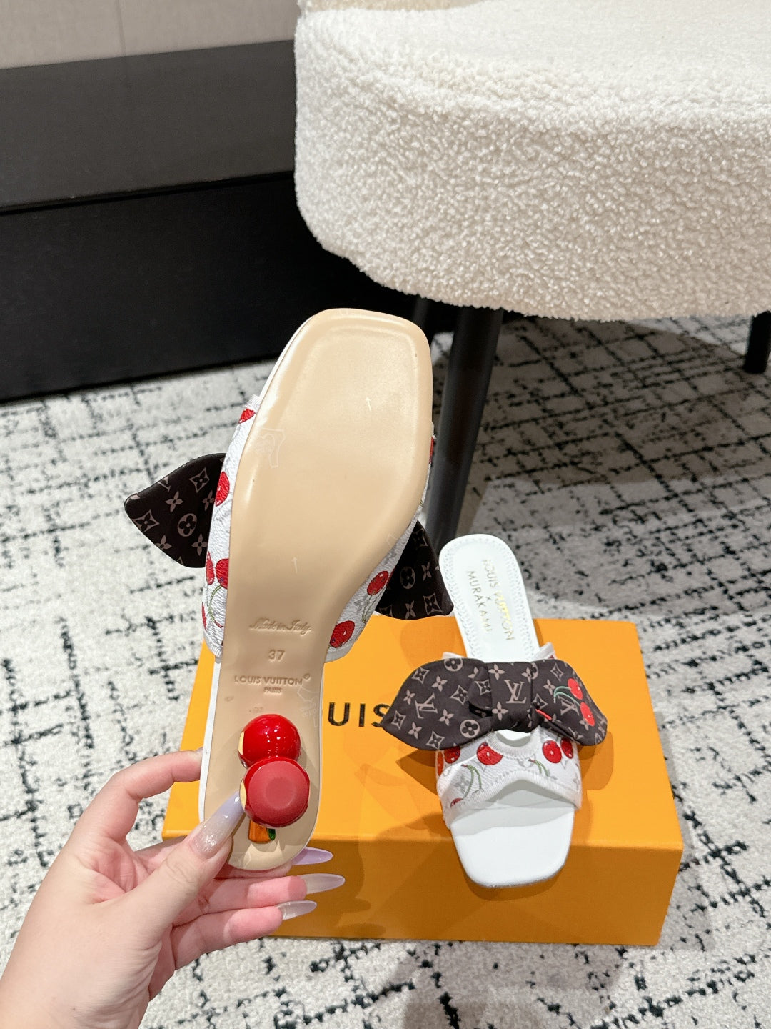 LV CHERRY HIGH HEELS 25S IN WHITE CALFSKIN WITH BOW STYLE 9