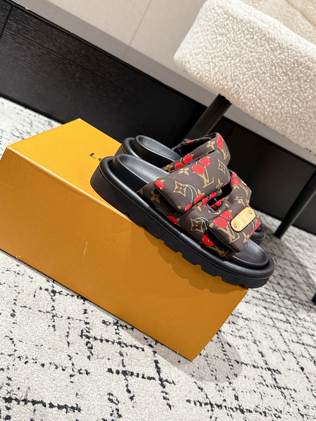 LV TWO-STRAP SLIDES 25S IN BROWN FABRIC AND BLACK CALFSKIN