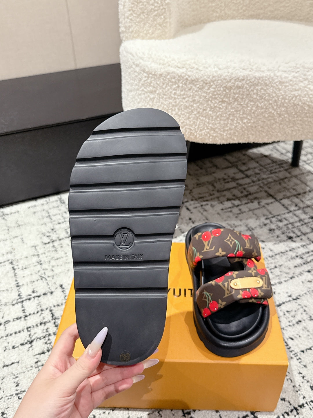 LV MIAMI-STYLE SANDALS 25S IN BROWN FABRIC AND BLACK CALFSKIN