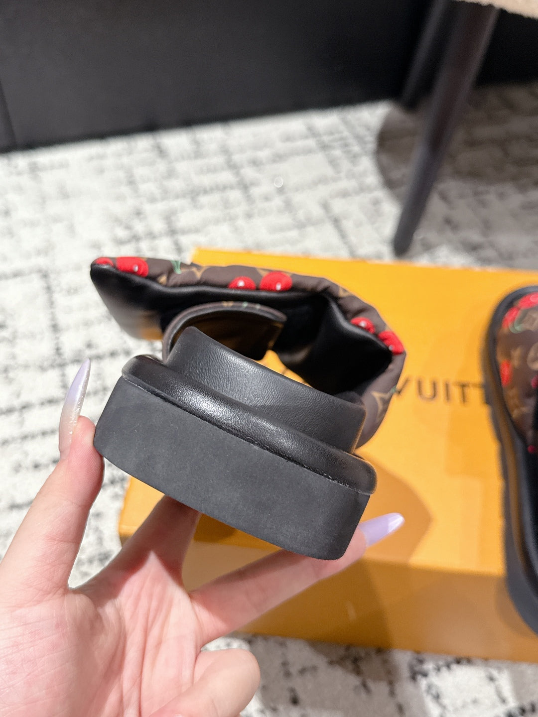 LV MIAMI-STYLE SANDALS 25S IN BROWN FABRIC AND BLACK CALFSKIN
