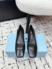 PRADA 26S SQUARE-TOE HIGH HEELS 35MM IN BLACK SHINY CALFSKIN WITH LOGO