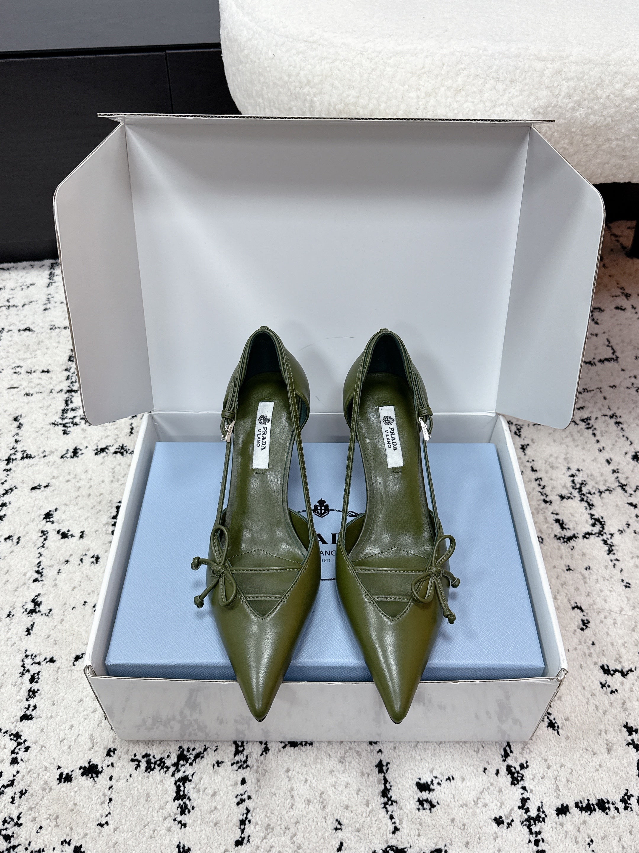 PRADA 26S POINTED-TOE HIGH HEELS 75MM IN DARK OLIVE GREEN CALFSKIN WITH BOW