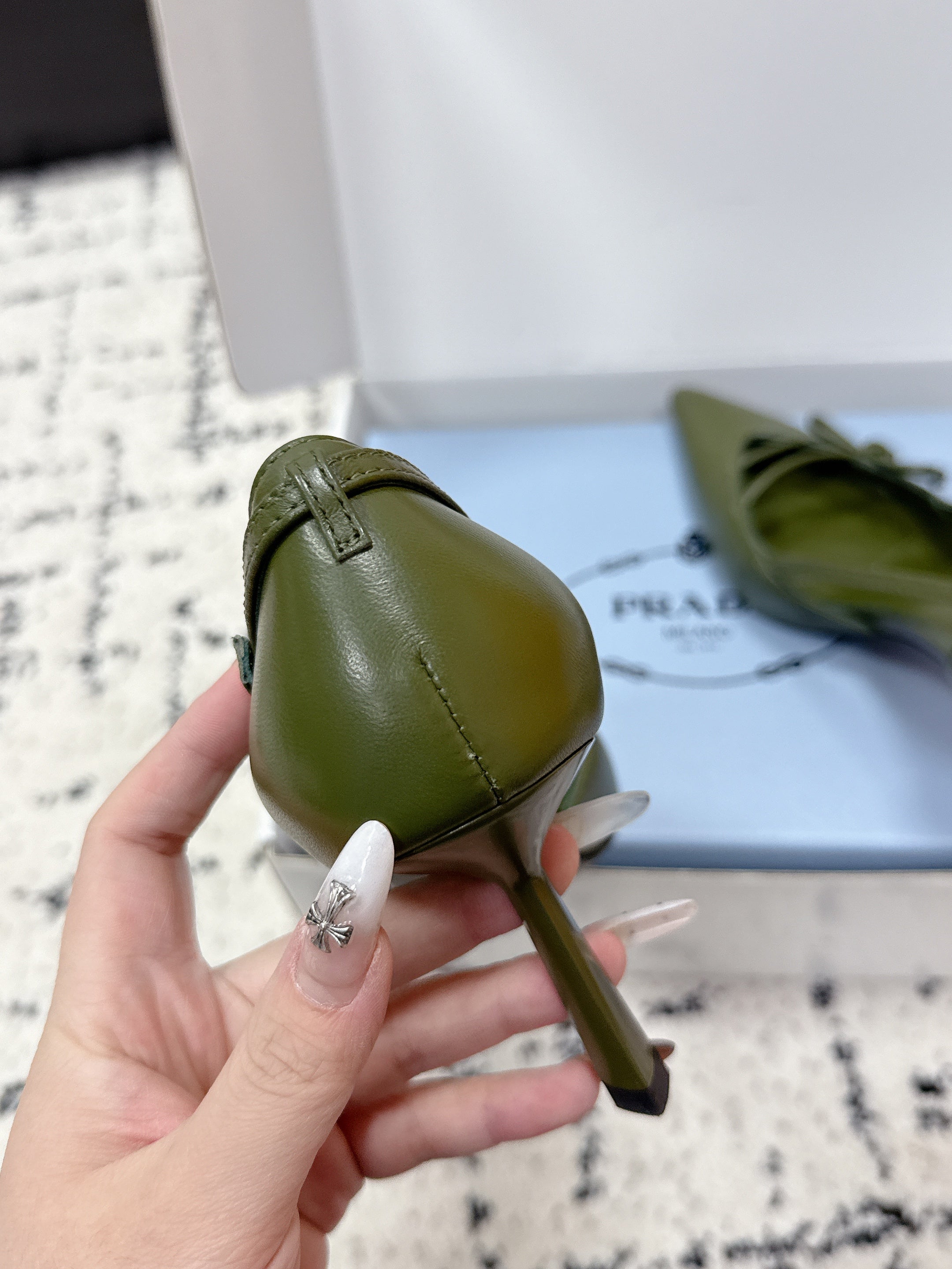 PRADA 26S POINTED-TOE HIGH HEELS 75MM IN DARK OLIVE GREEN CALFSKIN WITH BOW