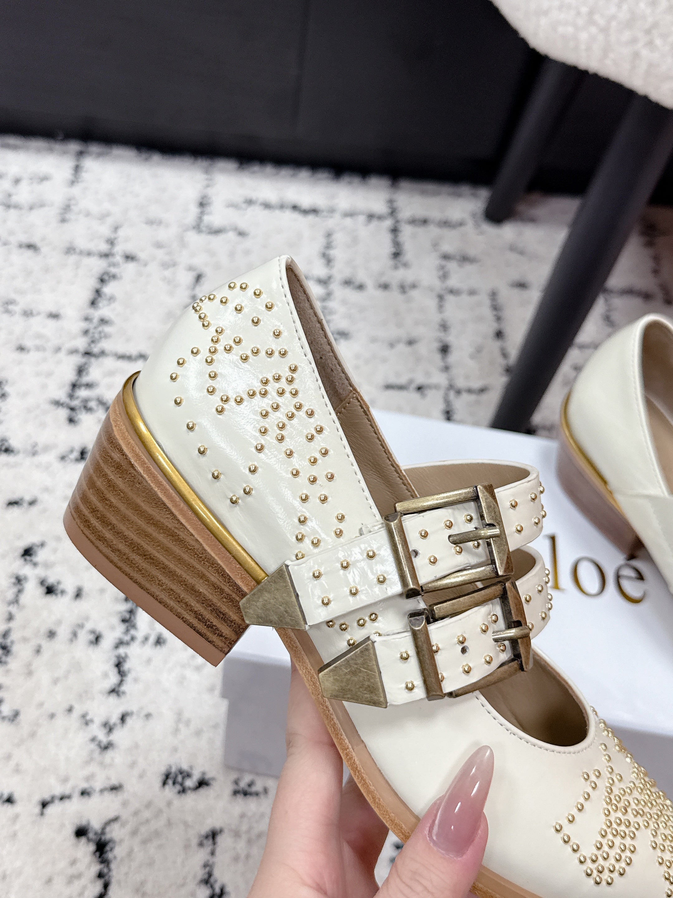 CHLOÉ 26S METAL STUD SHOES IN CREAM WHITE CALFSKIN