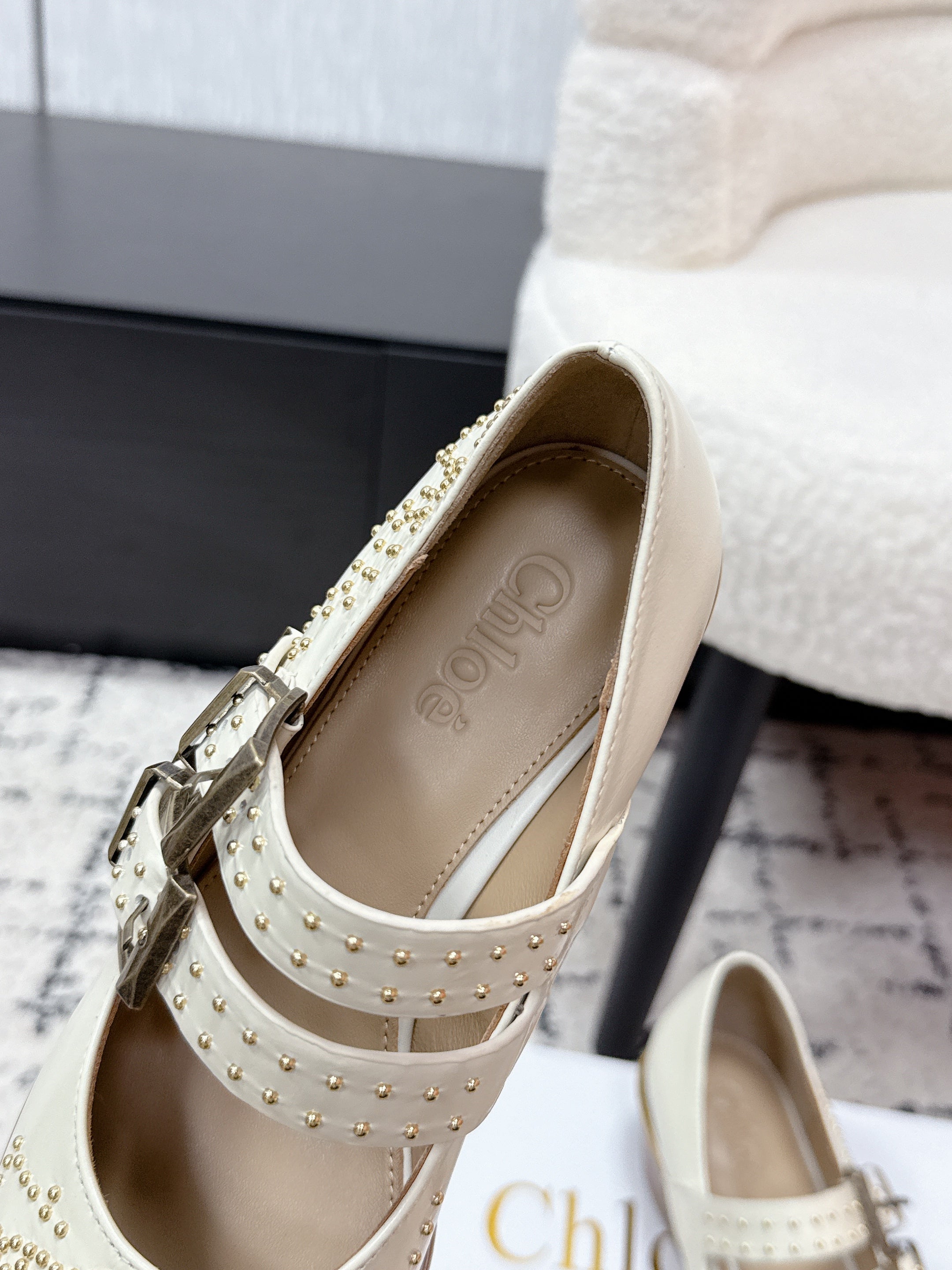 CHLOÉ 26S METAL STUD SHOES IN CREAM WHITE CALFSKIN
