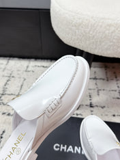 CHANEL 26S MULE LOAFERS IN WHITE SMOOTH CALFSKIN WITH CC LOGO