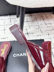 CHANEL 26S MULE LOAFERS IN BURGUNDY RED PATENT CALFSKIN WITH CC LOGO