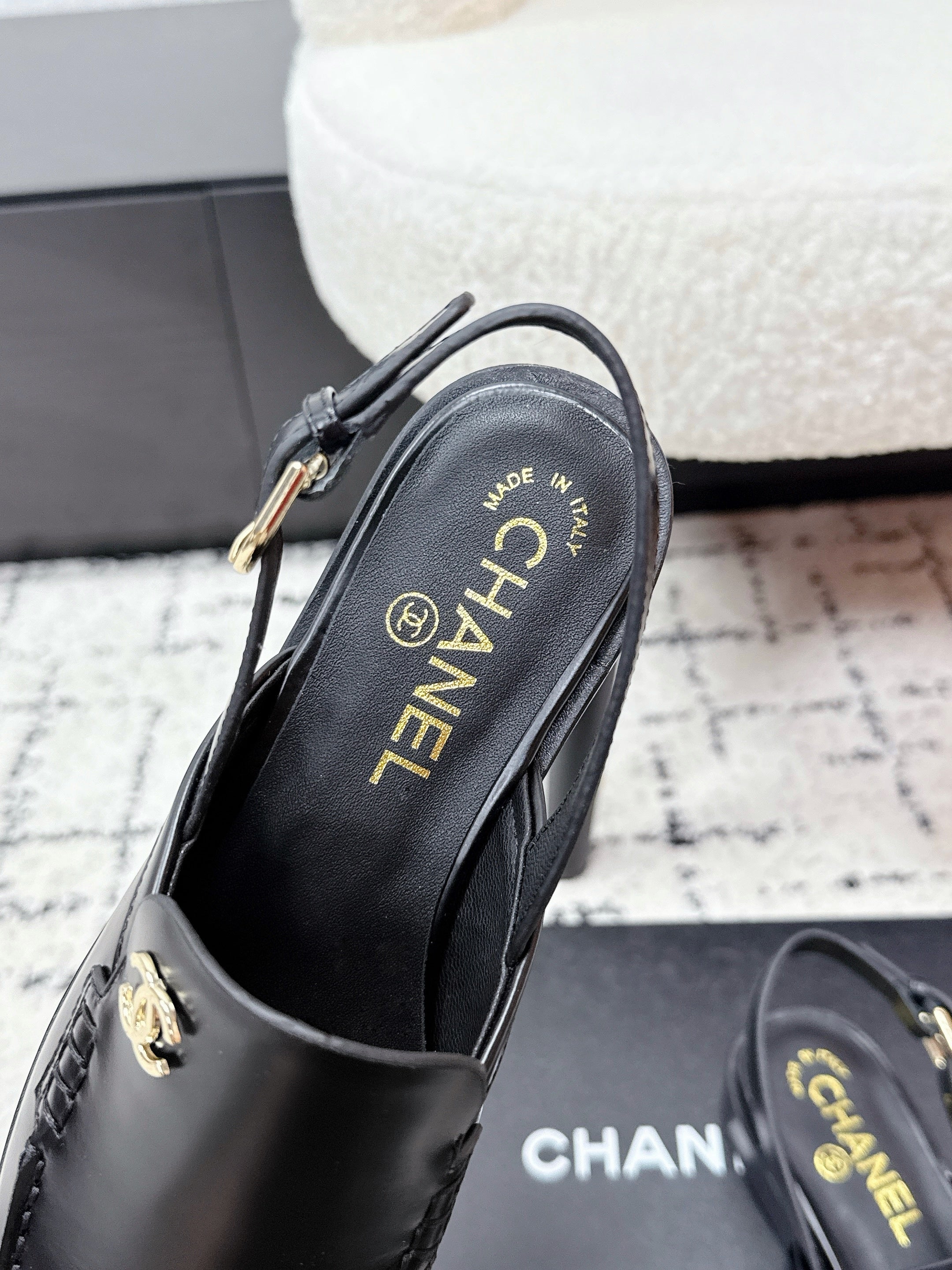 CHANEL 26S SLINGBACK LOAFERS IN BLACK PATENT CALFSKIN WITH CC LOGO