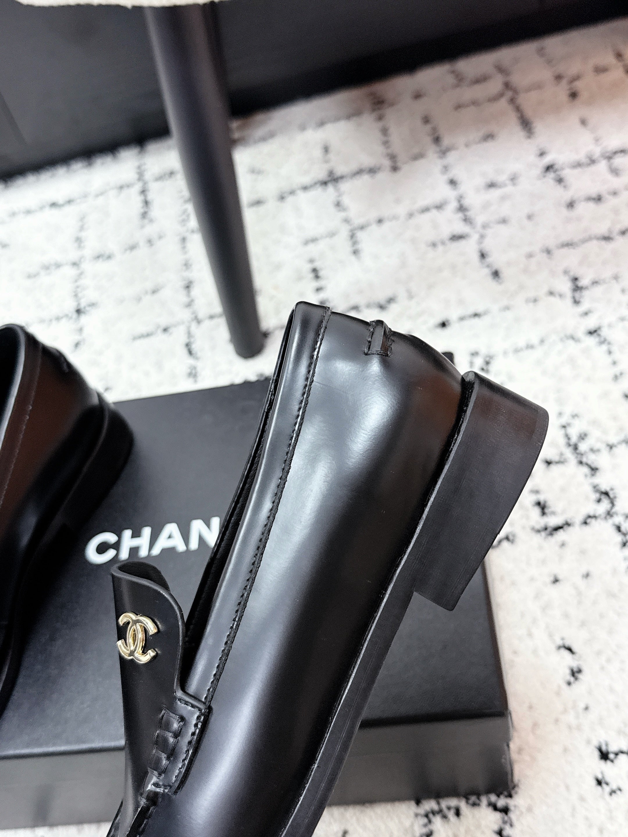 CHANEL 26S LOAFERS IN BLACK SMOOTH CALFSKIN WITH CC LOGO