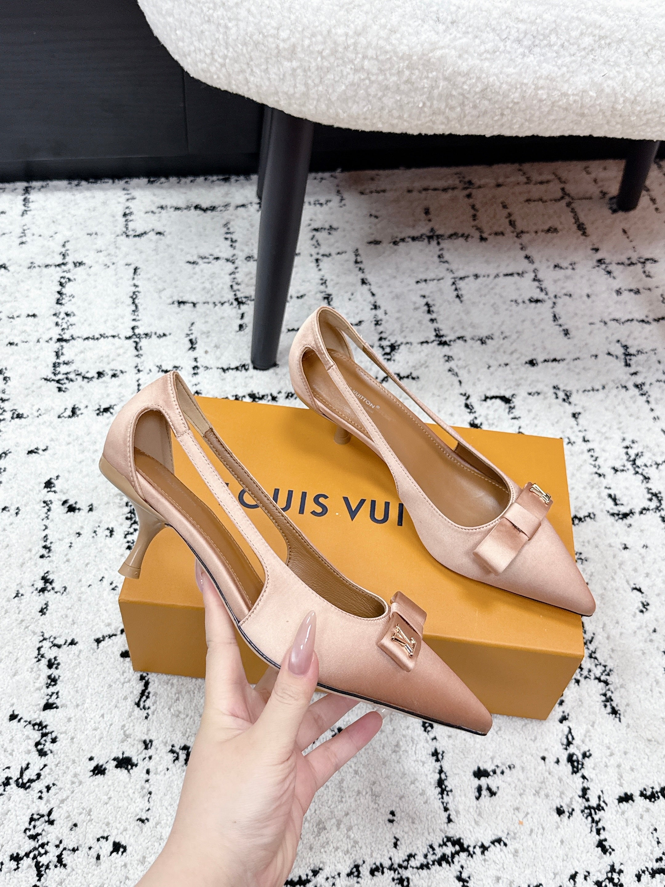 LV 26S SLINGBACK PUMPS 50MM IN DARK BEIGE SATIN WITH BOW