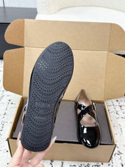 ALAIA 26S CROSS-STRAP BALLET FLATS IN BLACK GLOSSY LAMBSKIN