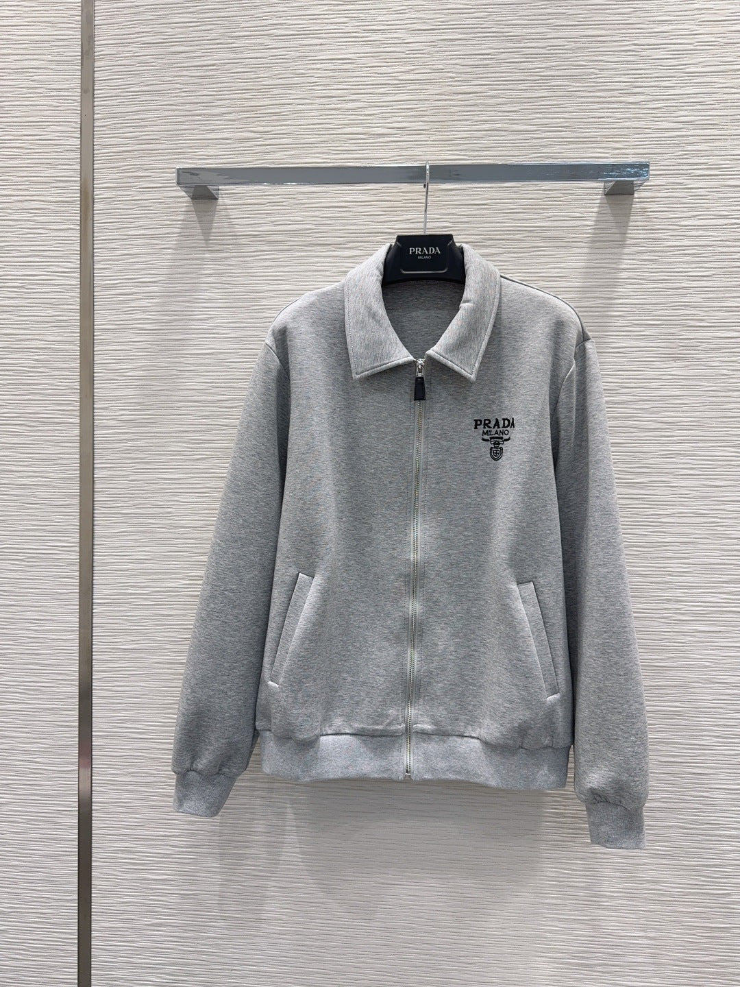 PRADA 26S SUIT 676