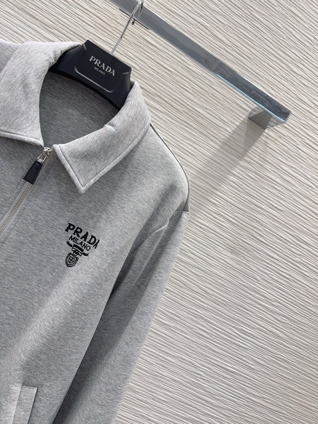 PRADA 26S SUIT 676