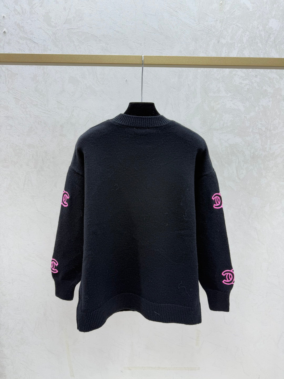 CHANEL 25S LONG-SLEEVE ROUND-NECK SWEATER 527