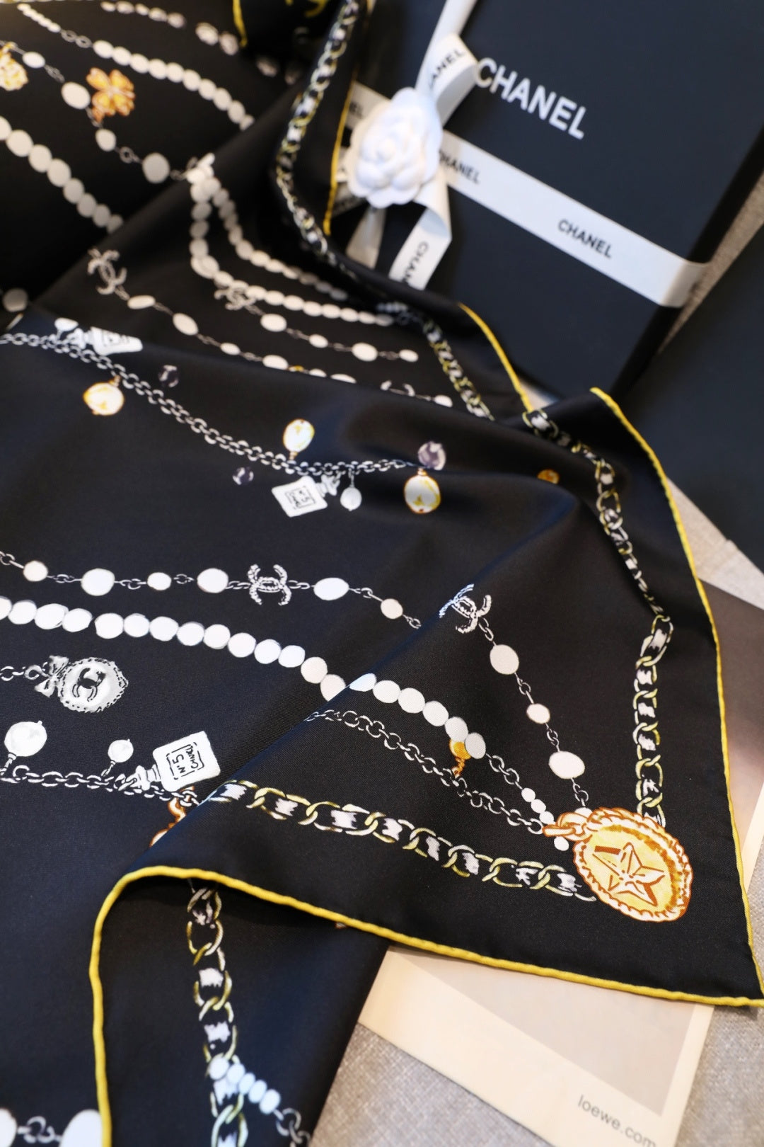 CHANEL 26S SCARF 90 IN SILK 311797