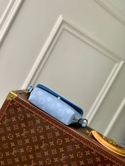 PULSE MESSENGER 22.5 IN BLUE MONOGRAM COATED CANVAS AND CALFSKIN