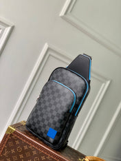 AVENUE SLINGBAG 31 IN BLACK AND GREY DAMIER GRAPHITA CANVAS CALFSKIN