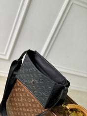 PULSE MESSENGER 26.6 IN BLACK MONOGRAM SHADOW EMBOSSED CALFSKIN