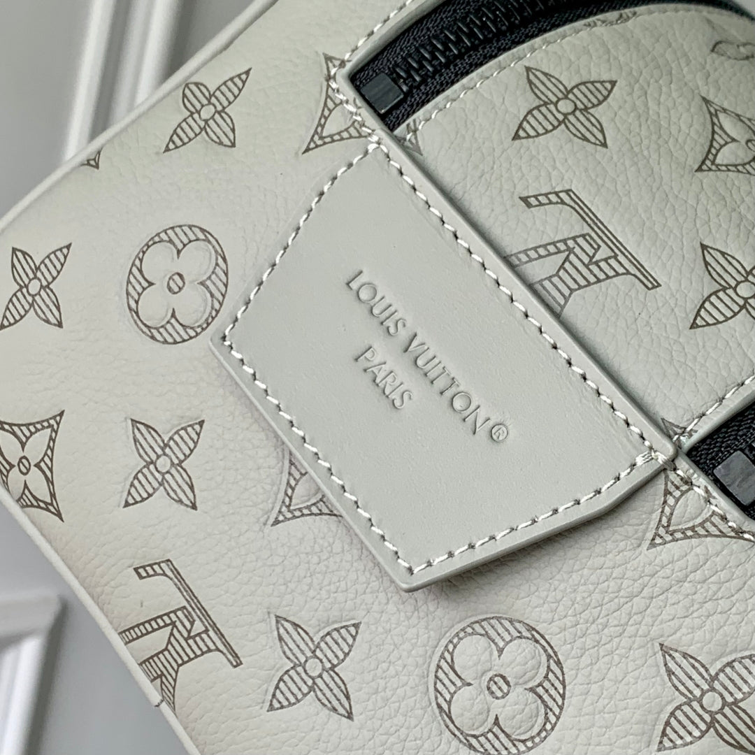 DOPP KIT 28 IN LIGHT GREY MONOGRAM SHADOW CALFSKIN