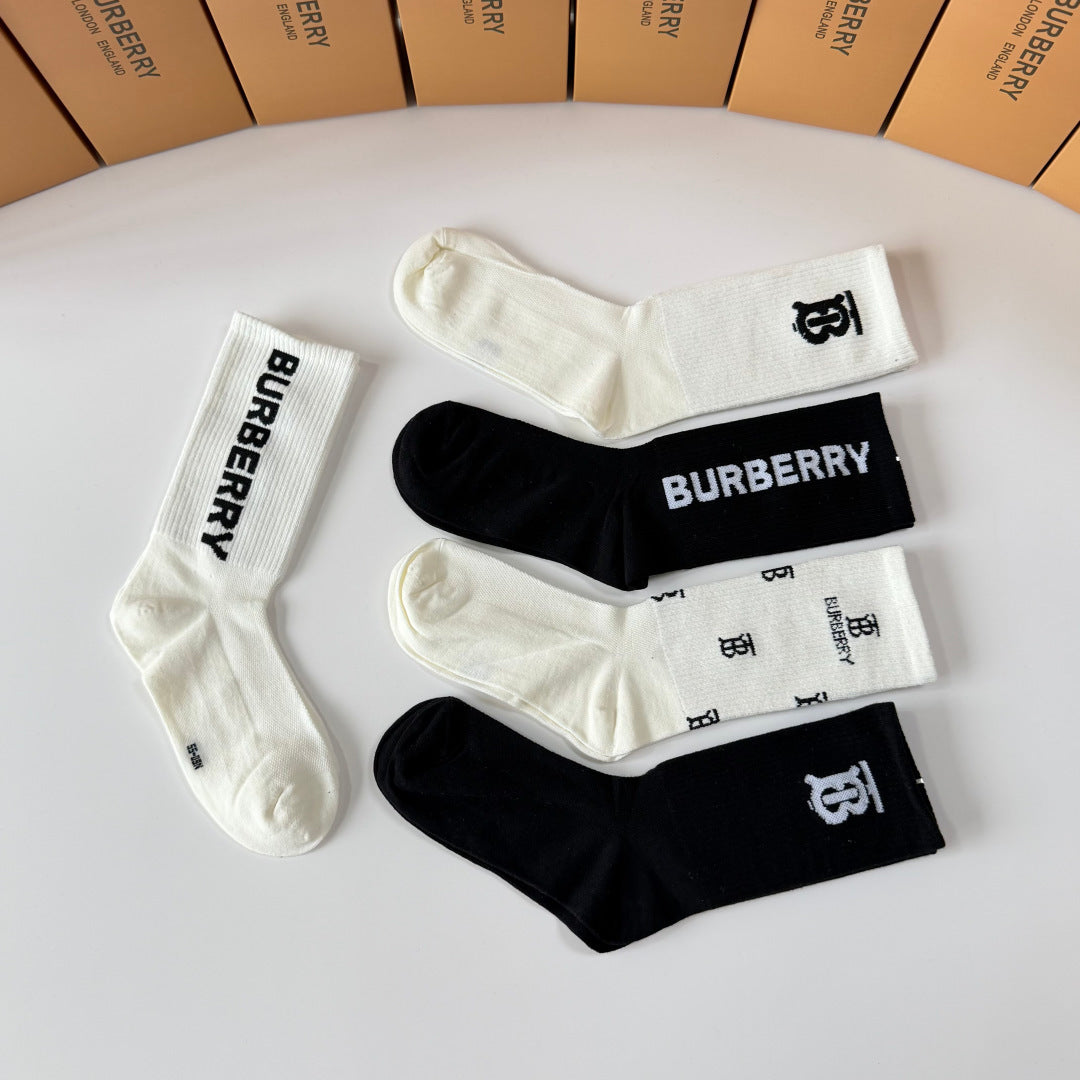 BURBERRY 26S CREW SOCKS 417742 (1 BOX)