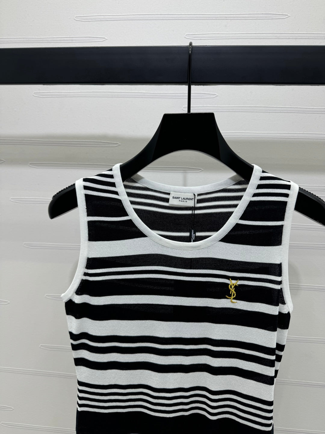 YSL 25S WHITE COLLARED TANK TOP 264089