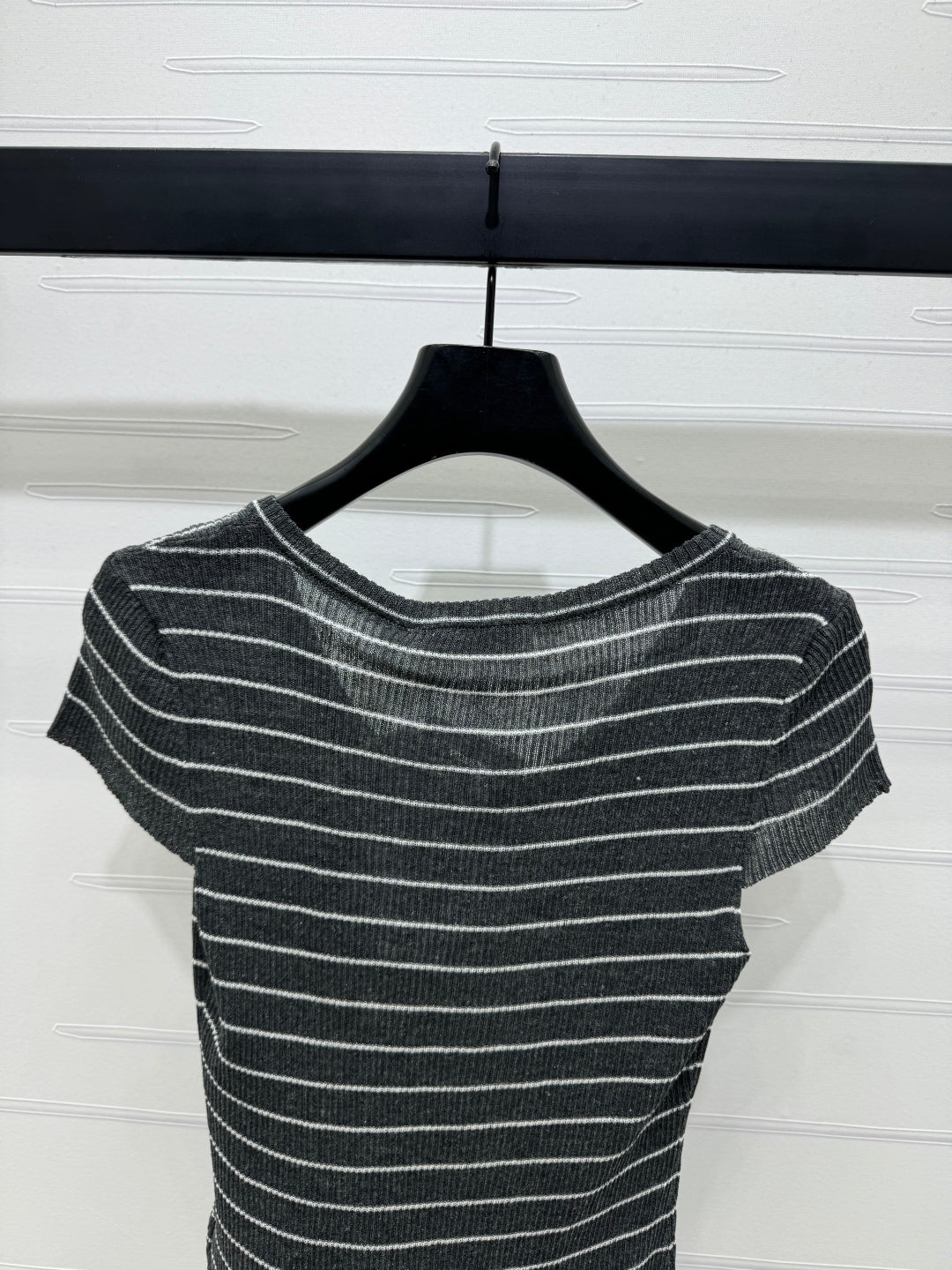 DIOR 25S SHORT SLEEVE STRIPED V-NECK SWEATER 264077