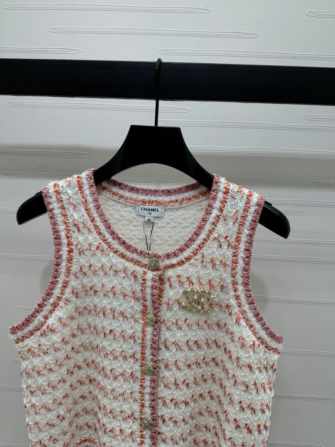 CHANEL 25S ROUND NECK KNITTED VEST WITH PEARL TAG 264029